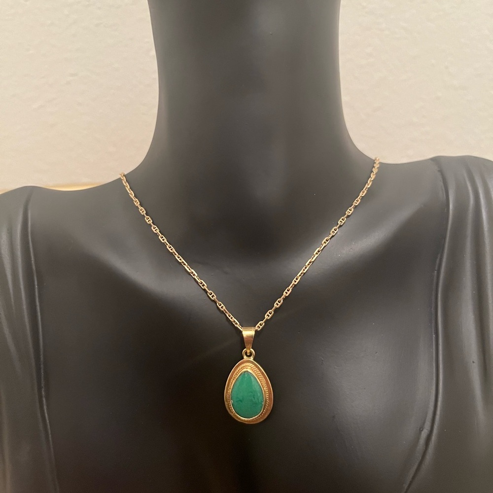 Teardrop green necklace in 18k Solid Gold